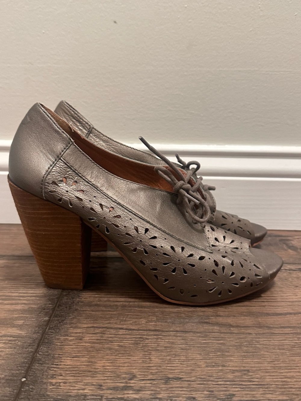 Lucky Brand Metallic Gray Cutout Lace-Up Peep Toe Block Heels